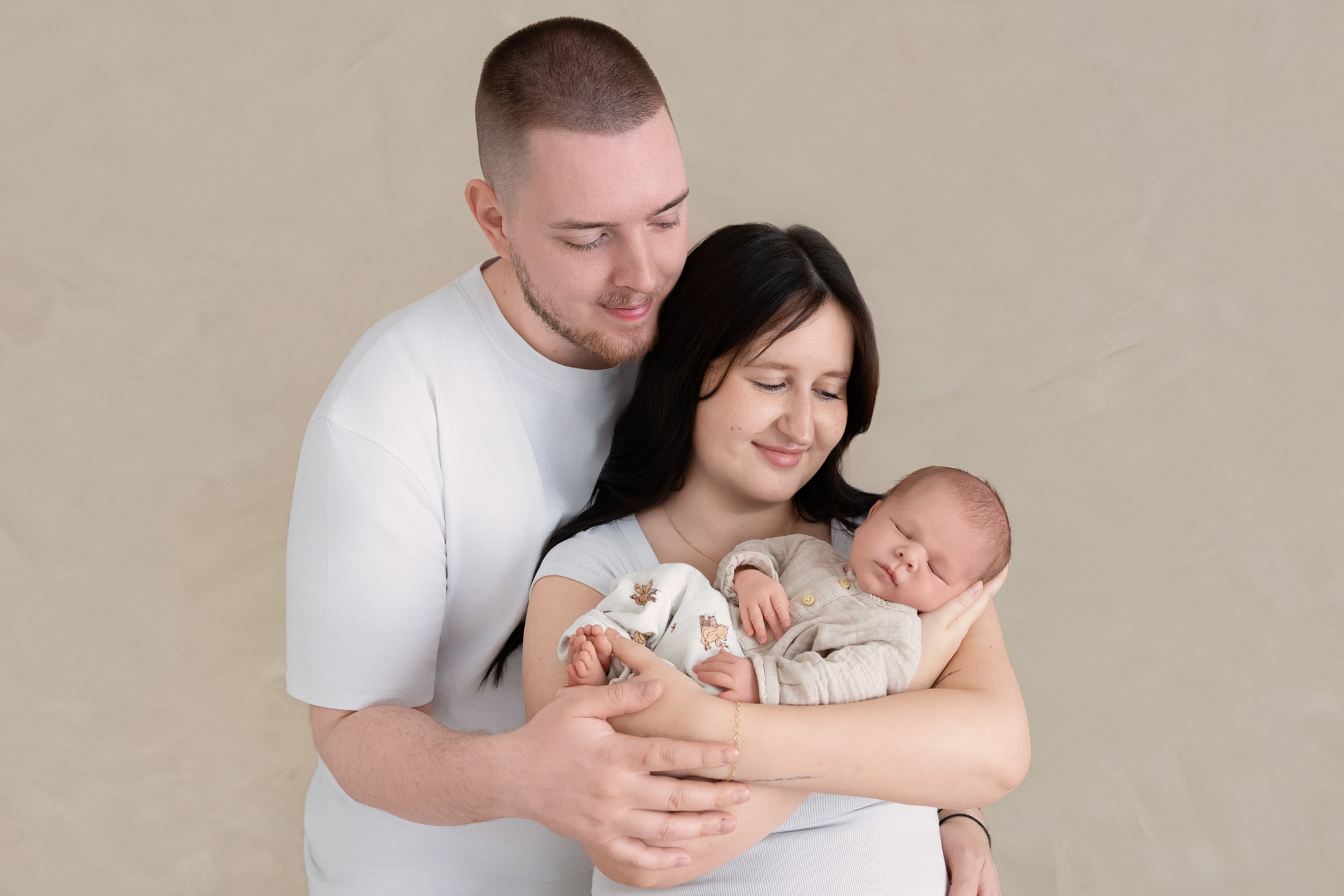 Familienfotoshooting mit Baby im Fotostudio bei Dresden